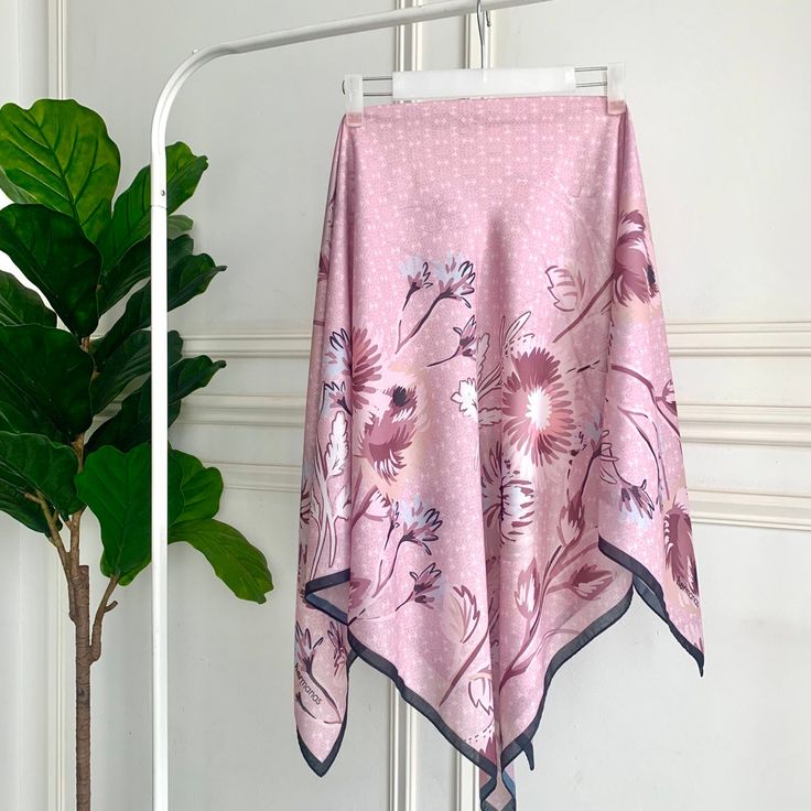 Wajah Minimalis + Tudung Bawal – Gabungan Ikonik